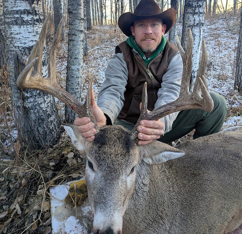 whitetail deer hunting alberta canada hunting outfitters